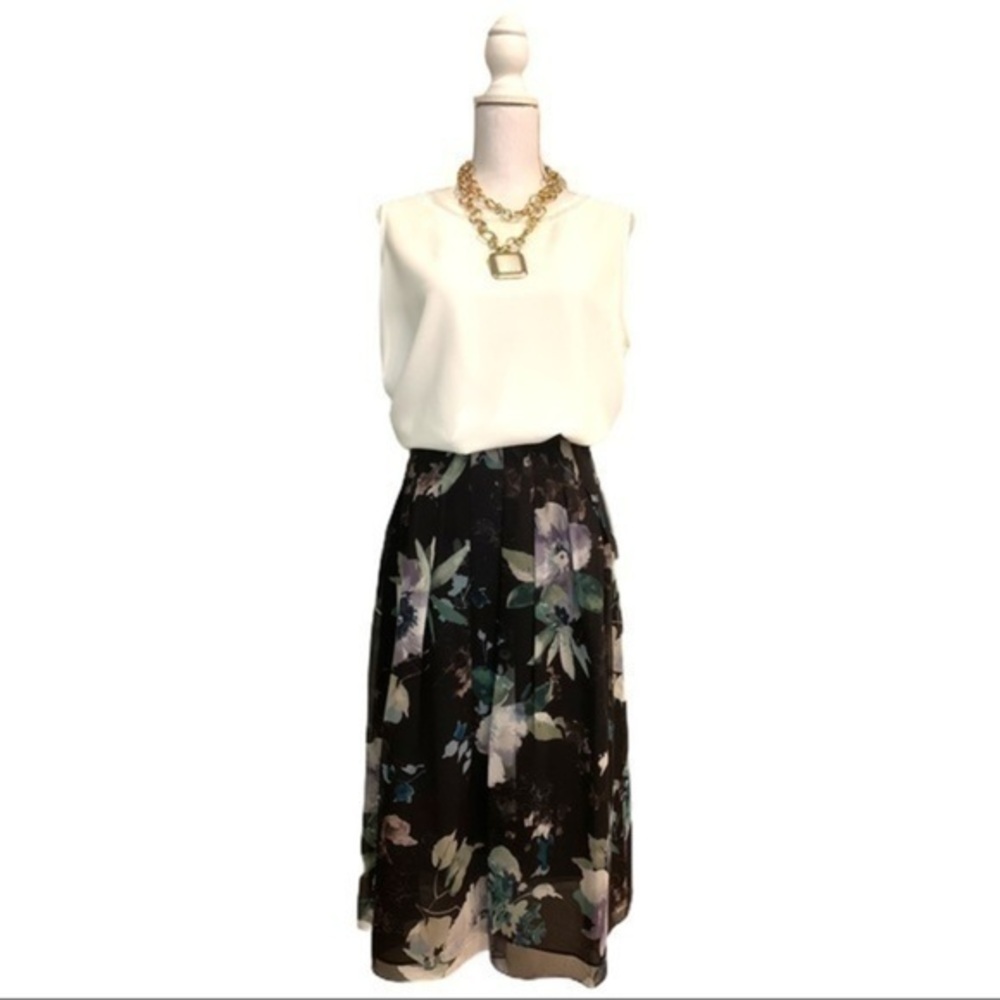 Classic and gorgeous WORTH Navy Floral Chiffon Skirt